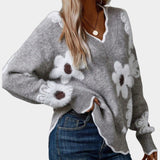 Klára – svetr s V-krkem a květinovým motivem