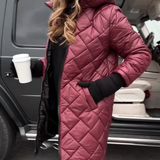 Bogna | Elegantní prošívaná péřová bunda s kapucí.