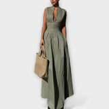 Šaty bez rukávů s plisováním a těsným střihem midi