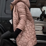 Bogna | Elegantní prošívaná péřová bunda s kapucí.