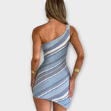 Kira - Trendy Mini Šaty na Jedno Rameno