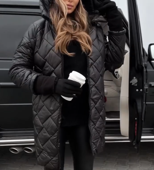 Bogna | Elegantní prošívaná péřová bunda s kapucí.